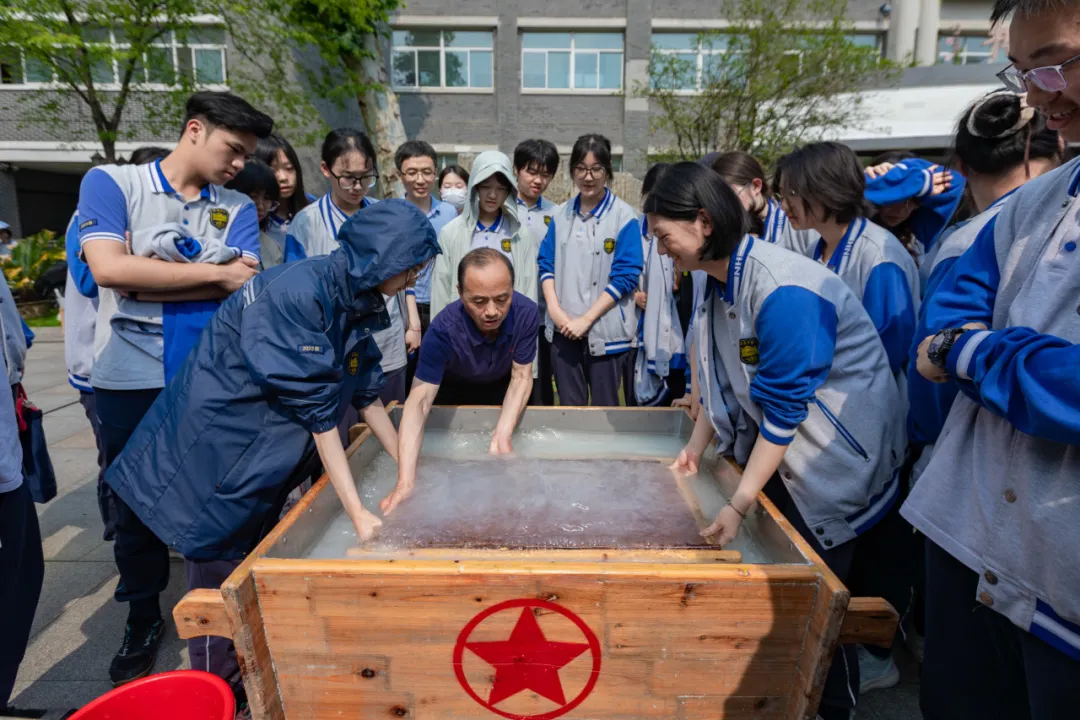 國寶國粹邂逅青春 文化薪火點亮校園 ——南京市寧海中學“紅星宣紙與中國畫進校園”主題活動圓滿舉行